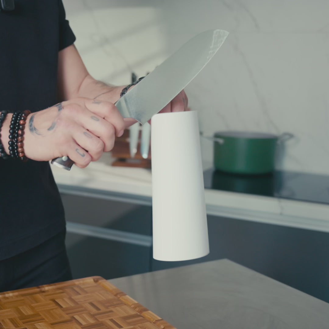 Wczytaj wideo: Nóż Santoku z damasceńskiej stali 18 cm